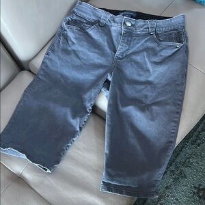 Democracy Bermuda Shorts Sz 10